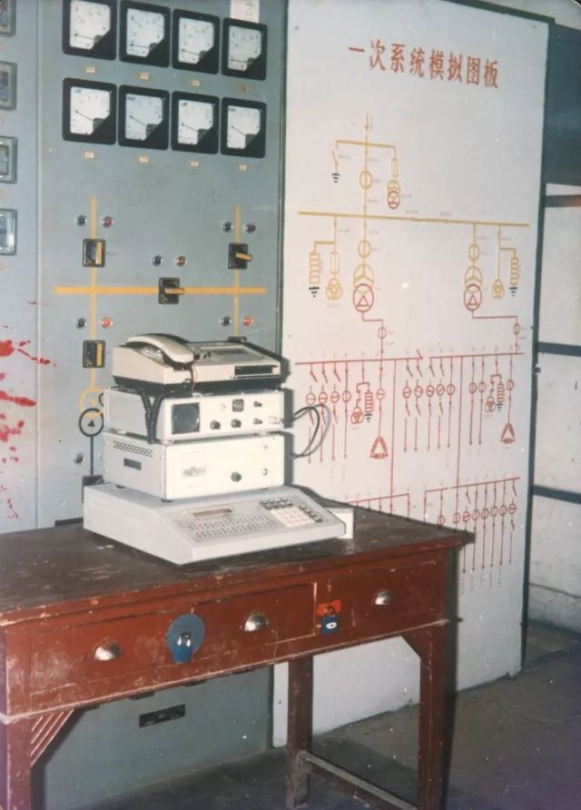 促成了全國(guó)第一臺(tái)數(shù)傳電臺(tái)YC-700的誕生.jpg